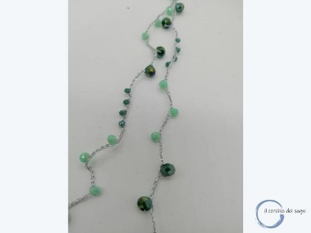 kit per realizzare la collana all'uncinetto con cristalli verdi