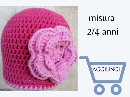 cappellino bambina invernale rosa antico lavorato all'uncinetto con fiore