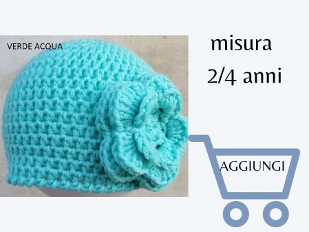 cappellino bambina invernale verde acqua realizzato all'uncinetto con fiore