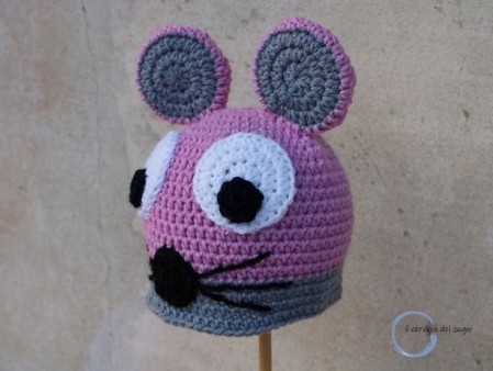 cappellino topo rosa da bambina all'uncinetto realizzato a mano