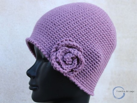cappello in lana da donna con fiore