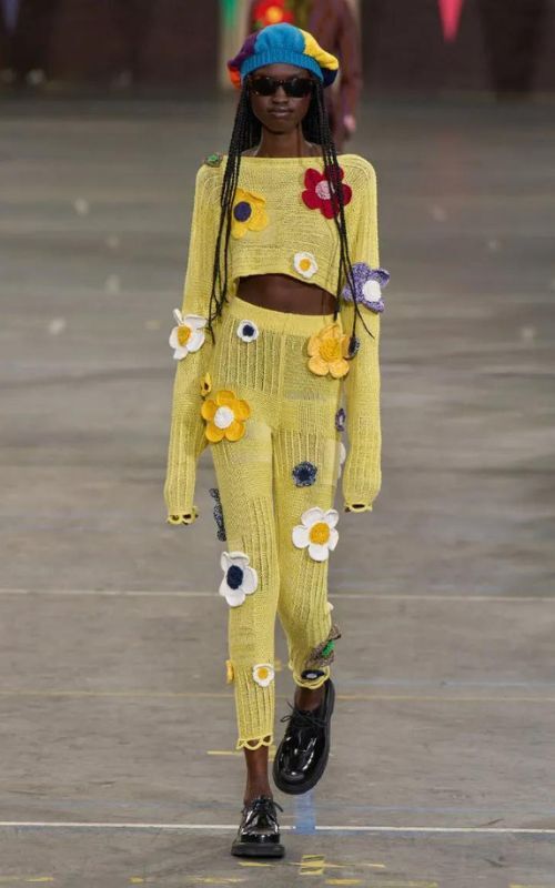 moda-primavera-estate-2023-tendenze-kenzo-crochet-fiori