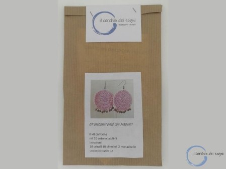 kit per realizzare gli orecchini all'uncinetto rosa con pendenti color rame