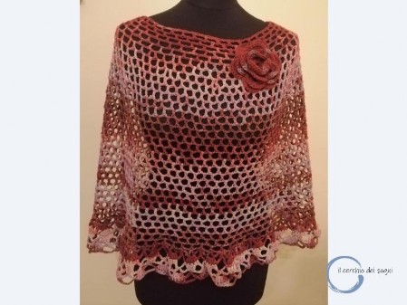 poncho estivo da donna all'uncinetto in colone color terracotta